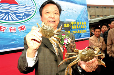 县委书记直播“吆喝”石臼湖螃蟹，为水产品“代言”助力乡村振兴